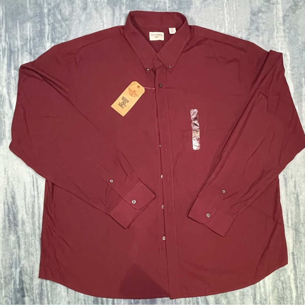 NWT Docker’s Men’s Button-down Long-sleeve Shirt